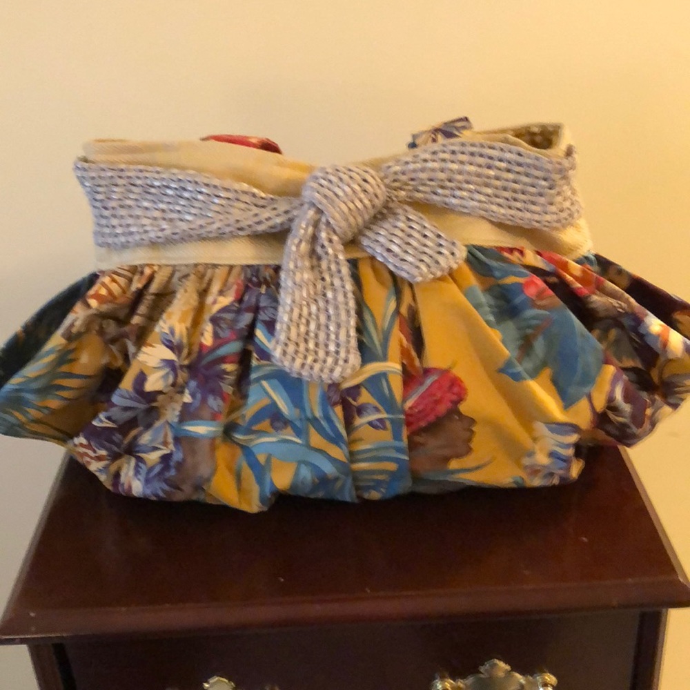 Ladies cloth handbag
